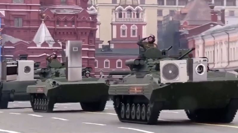 Ukrajinci zesměšnili ruskou vojenskou přehlídku